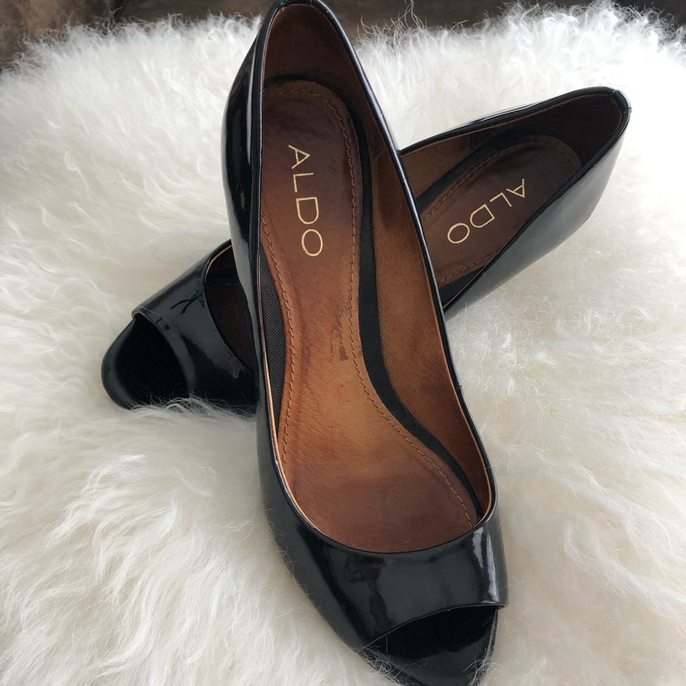 ALDO -7.5- Pretty Patent Peep Toe Wedge Heel in black